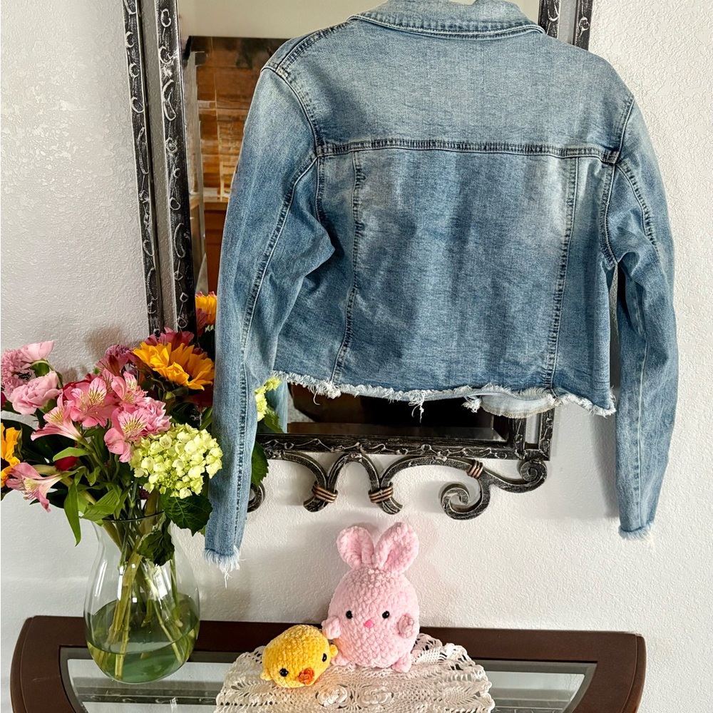 Light Blue Cropped Denim Jacket - Picture 3 of 4